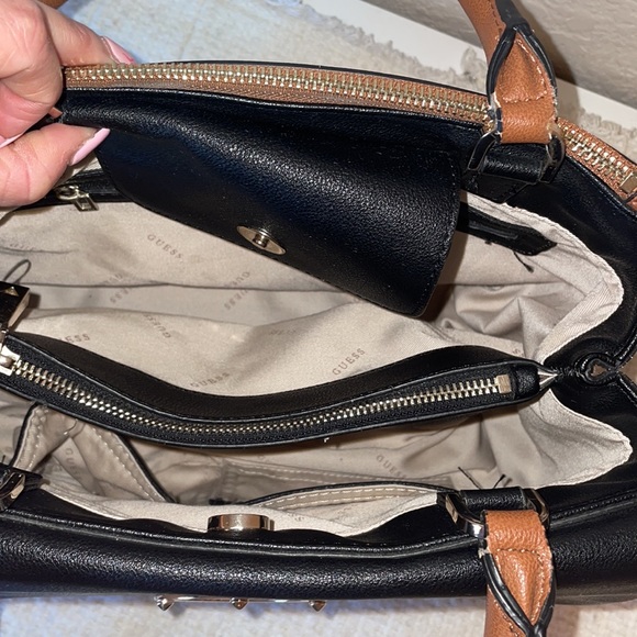 GUESS handbag - Picture 6 of 13